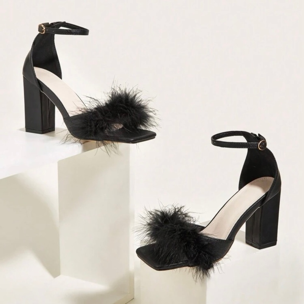 New Women’s size nine black faux leather chunky feather ankle strap heel sandal